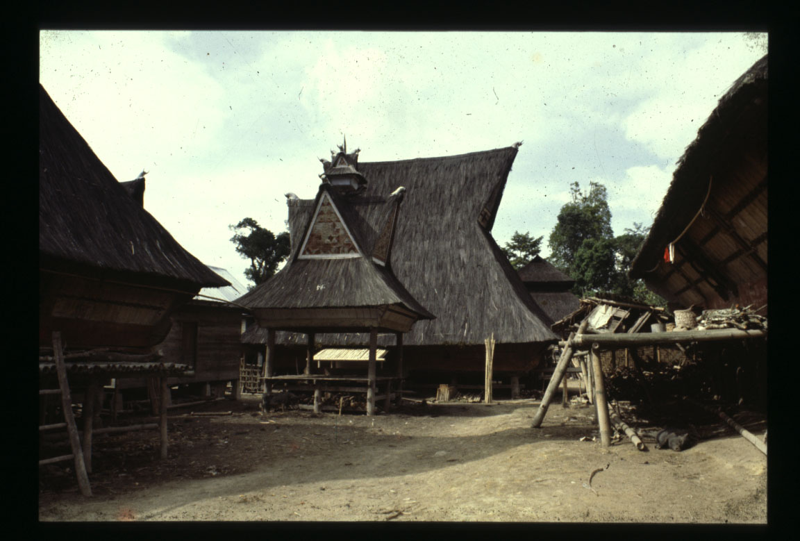 住居ー地域の生態系にもとづく多様な形態ー