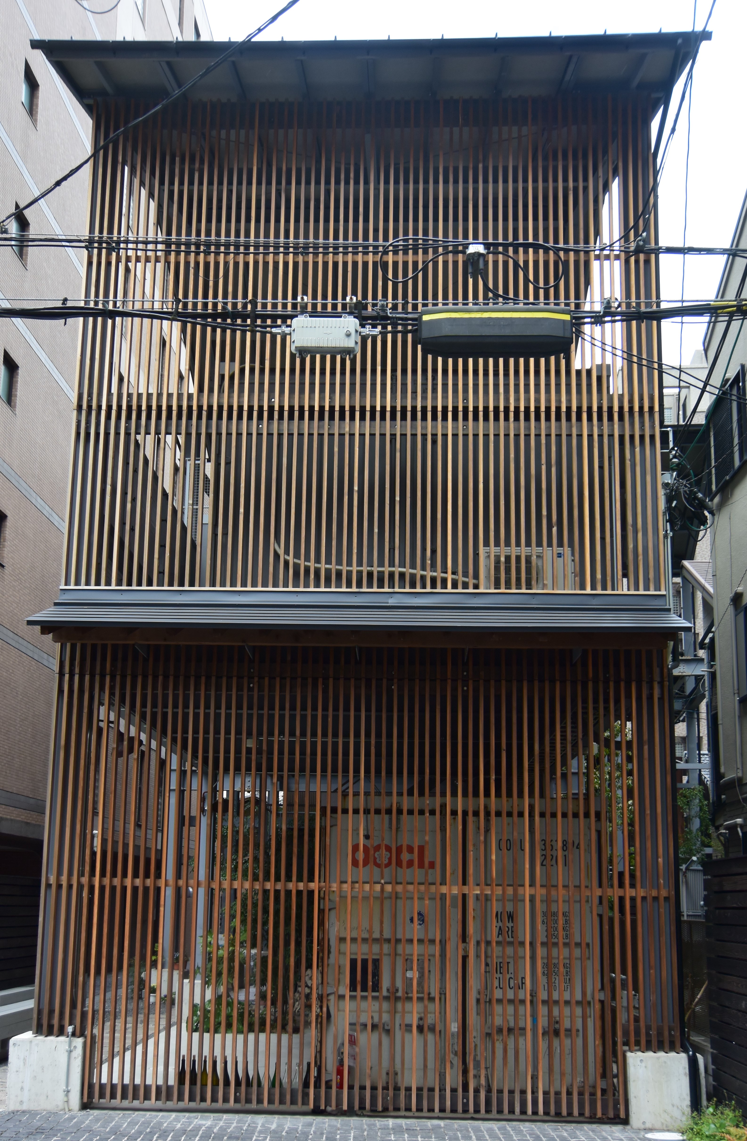 フィギュアとグラウンド-コンテナ町屋の射程