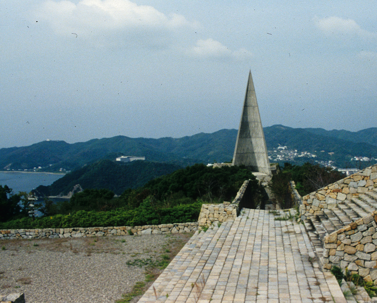 知られざるモニュメント  丹下健三の「動員学徒記念若人の広場」