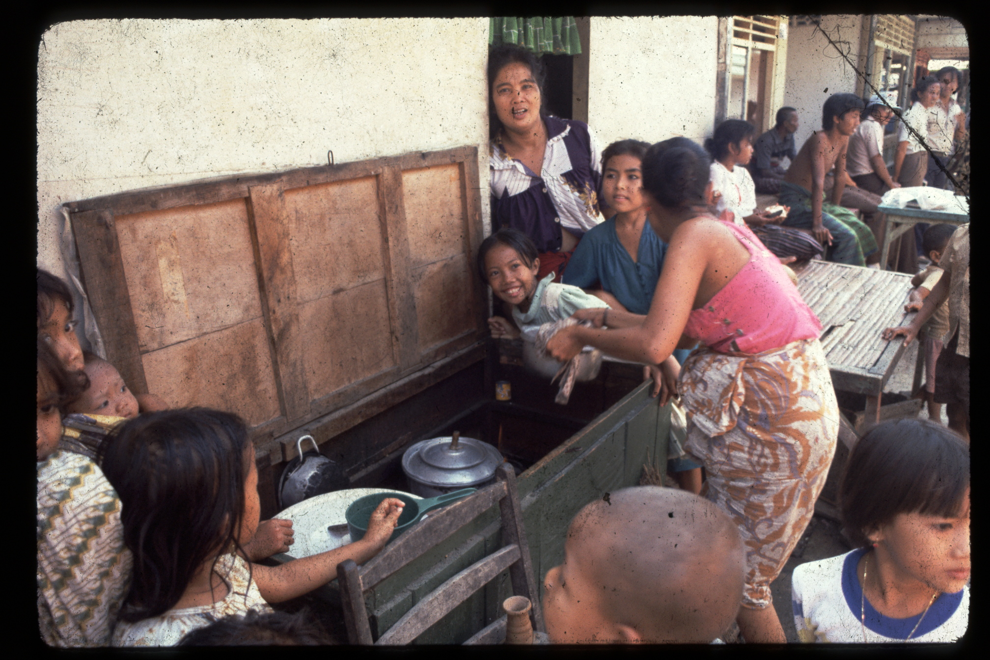 ダプール＜木箱のキッチン＞