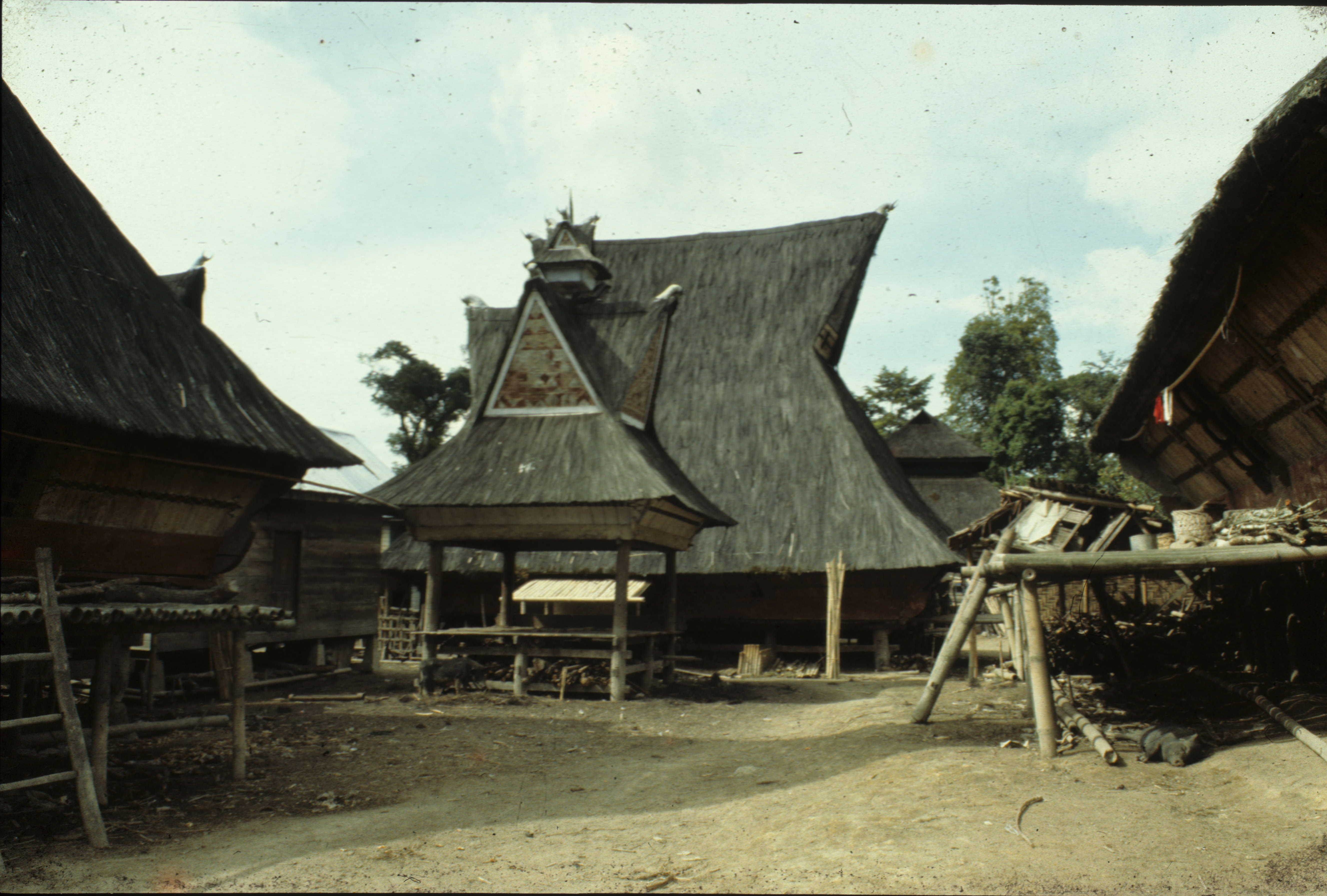 世界建築図鑑⑦Batak Karo