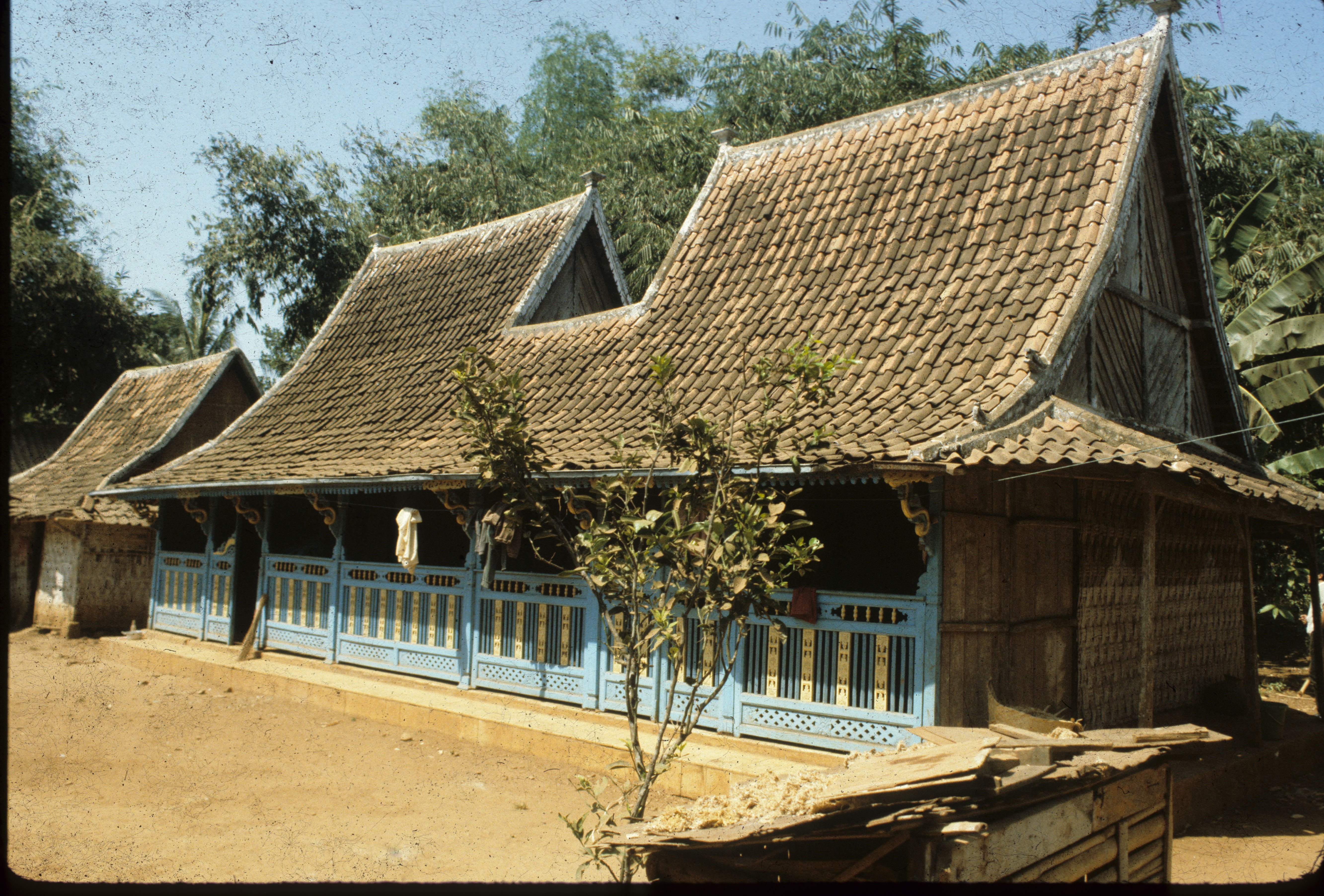 世界建築図鑑⑫　Madura Romah Tonggu